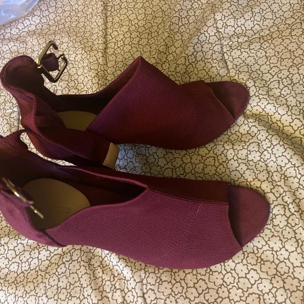 Heels - Picture 3 of 4